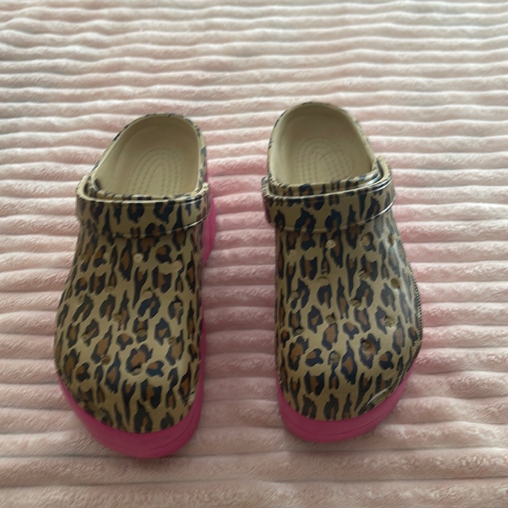 Women nursing clogs